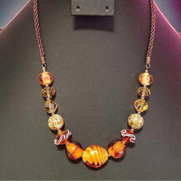 Beautiful Amber And Champagne Color Art Glass Beaded Necklace - Picture 2 of 3